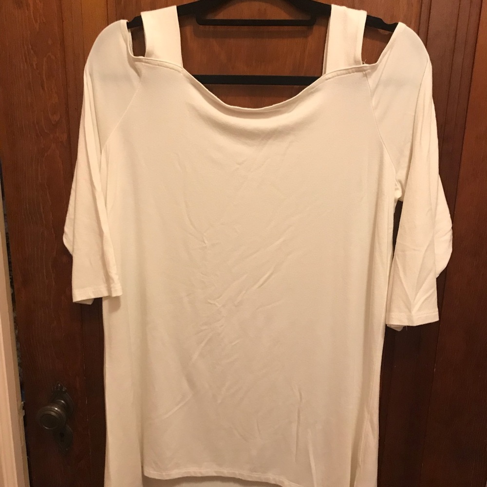 Kim Gravel large white top.